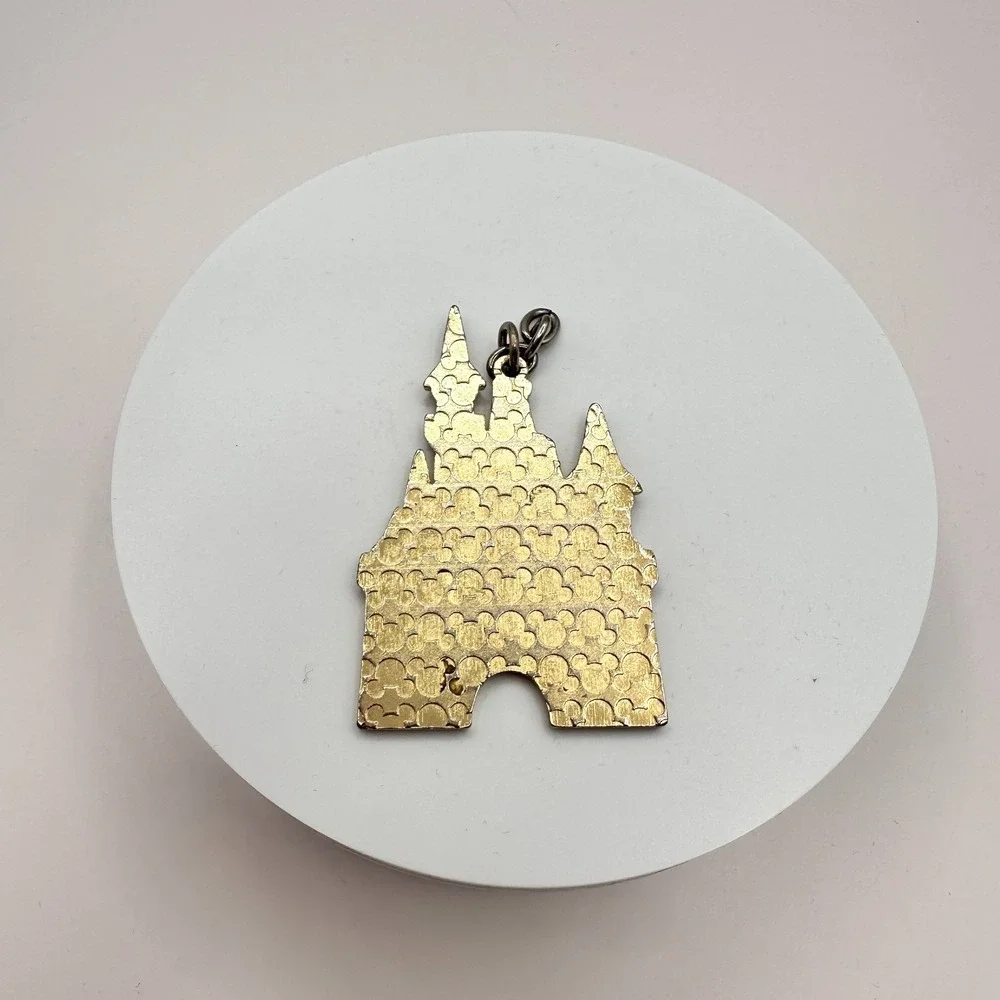 Vintage‎ Y2K Disneyland Park Sleeping Beauty Castle Keychain Gold Tone Jewelry
